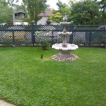 Point Pelee Lakeshore B&B Лімінґтон Екстер'єр фото