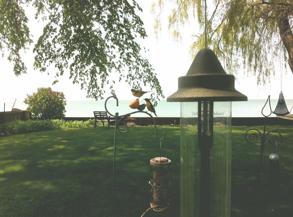 Point Pelee Lakeshore B&B Лімінґтон Екстер'єр фото