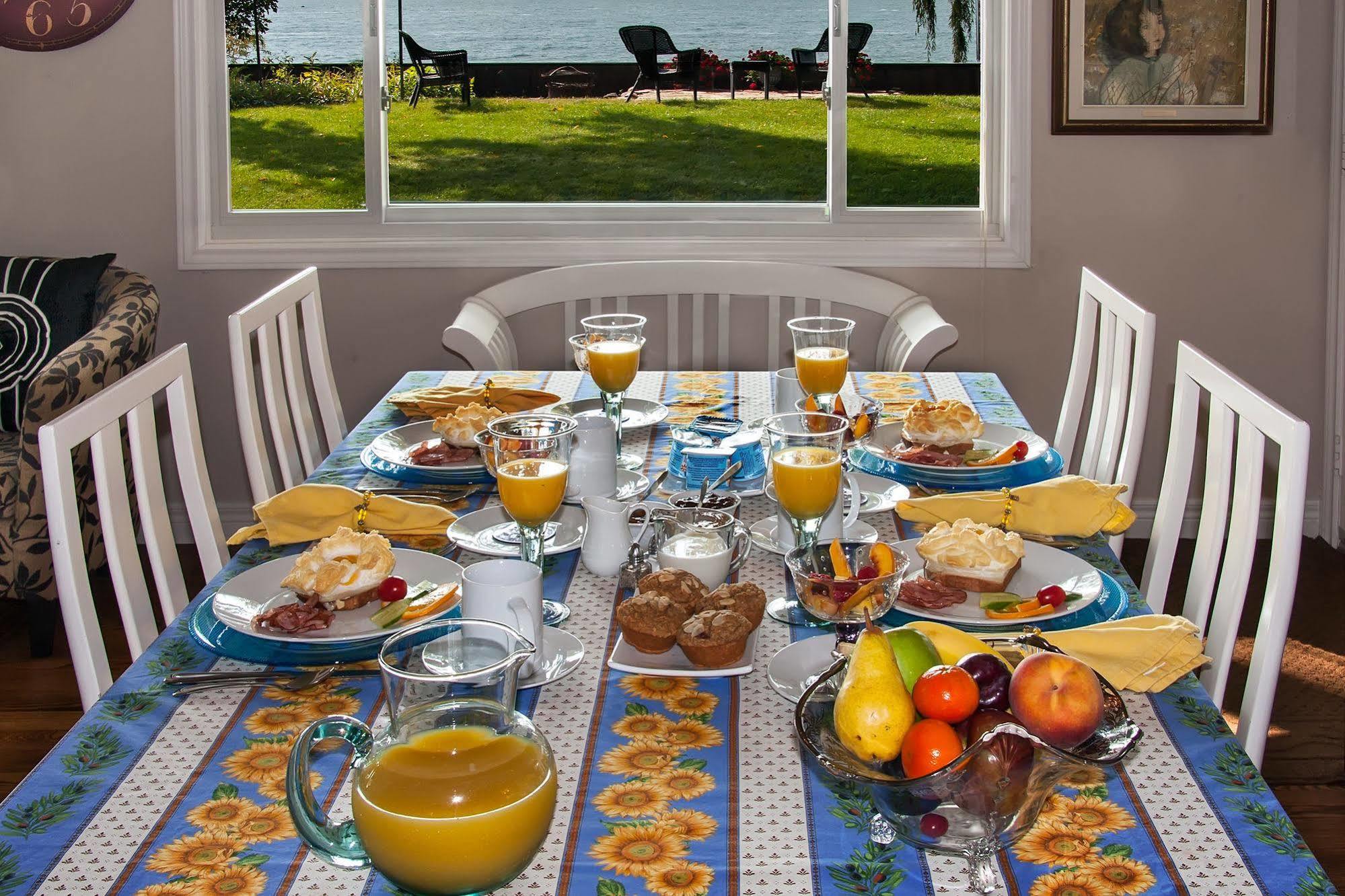 Point Pelee Lakeshore B&B Лімінґтон Екстер'єр фото